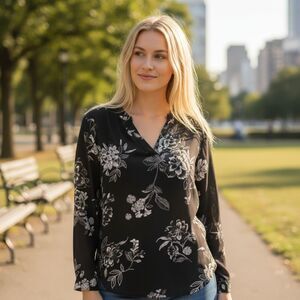 Maurices Women's Tunic Blouse Black White Flowy V-Neck Long Sleeve Floral Small